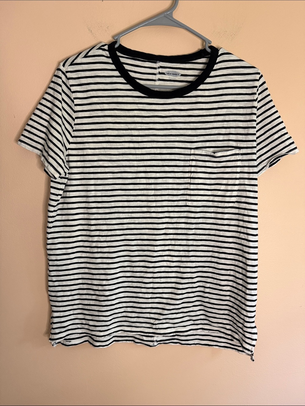 Old Navy Black & White Striped Pocket Short-Sleeve Tee